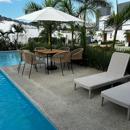 Casa Comoda Con Piscina Naranjo Exterior foto